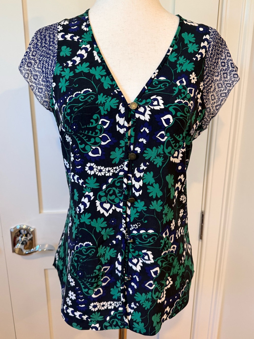 Veronica Beard Navy & Green Floral V-Neck Button Front Top